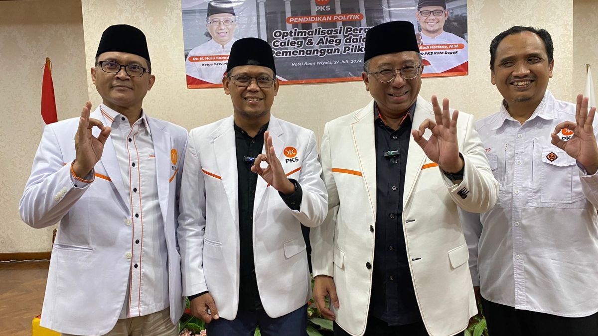 DPP PKS Serahkan SK Untuk Imam-Ririn Maju di Pilkada Depok 2024