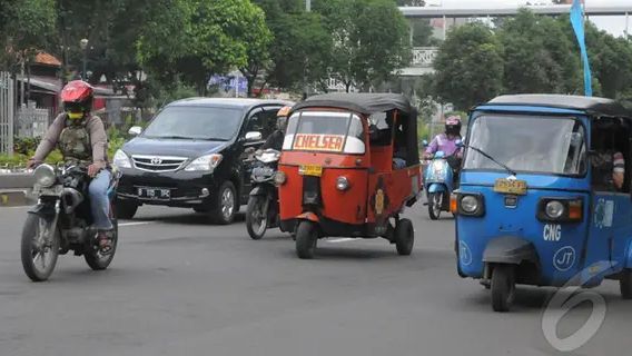 Lebih memilih mencuri bajaj daripada motor atau mobil, karena alasan sederhana.