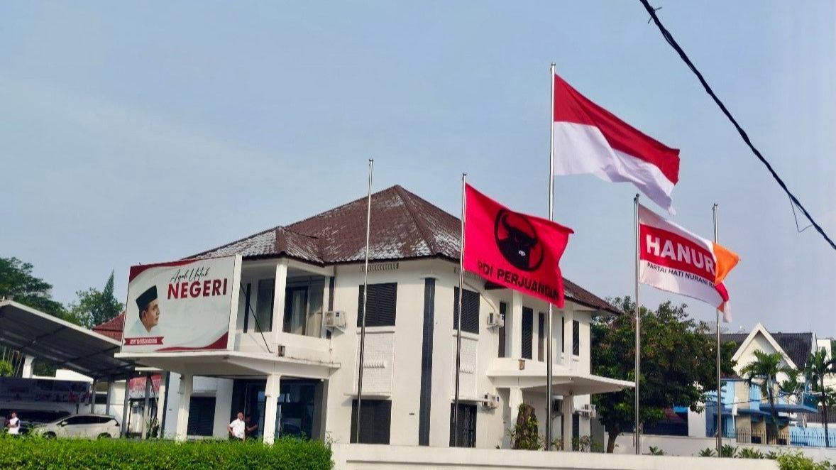 Ada Bendera PDIP di Kantor Pemenangan Edy Rahmayadi, Sinyal Beri Dukungan di Pilkada Sumut?