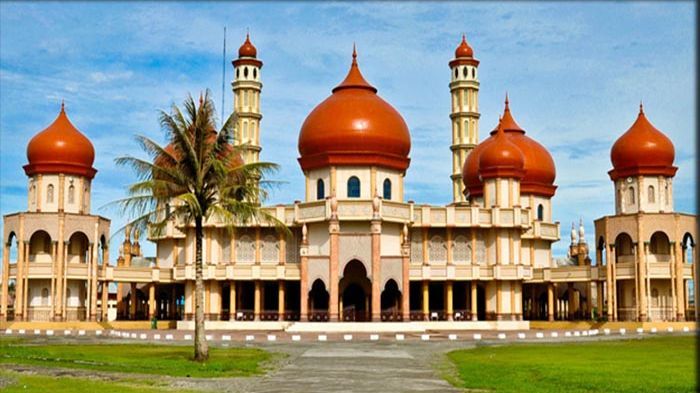 Megahnya Masjid Baitul Makmur, Landmark Kota Meulaboh yang Bernuansa Timur Tengah