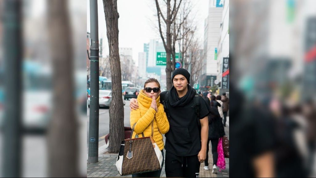 Romantis Banget! 8 Potret Glenn Alinskie dan Istri di Jepang, Rayakan 17 Tahun Bersama Hingga Ultah Chelsea Olivia ke-32