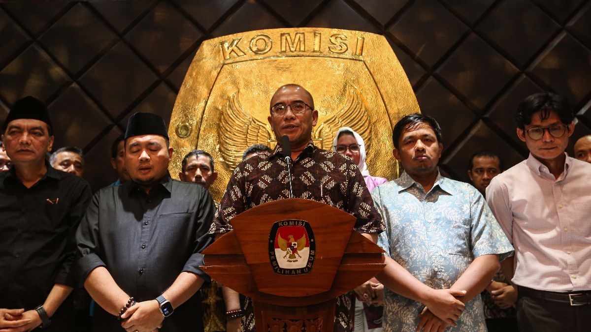 FOTO: Momen Ketua KPU Hasyim Asy'ari Angkat Bicara Usai Resmi Dipecat DKPP karena Tindak Asusila