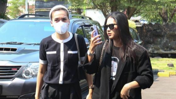 Beri Dukungan Untuk Tamara Tyasmara, 8 Foto Soraya Rasyid Ketika Hadir di Persidangan Mendiang Dante