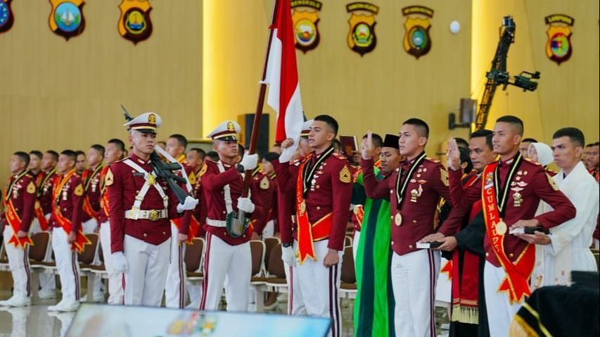 Bapak Satpam Ibu Jualan, Ortu Regina Ceritakan Perjuangan Sang Anak jadi Catar Akpol Sampai Ditanya Begini Sama RT