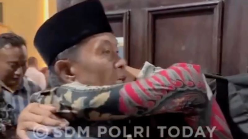 Lulus Jadi Taruna Akpol, Pemuda ini Malah Ditampar Ayahnya