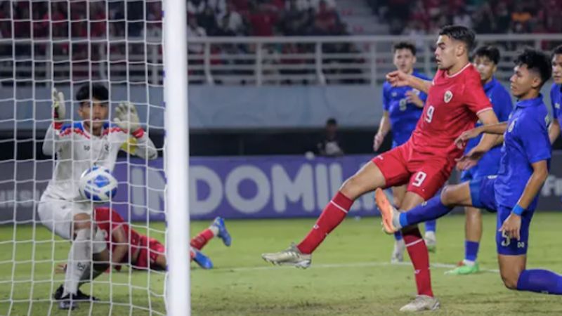 Pemain Jens Raven Bikin Kaget Presenter Hanum saat Diwawancarai, Nangis Kejer Timnas Juara AFF U-19