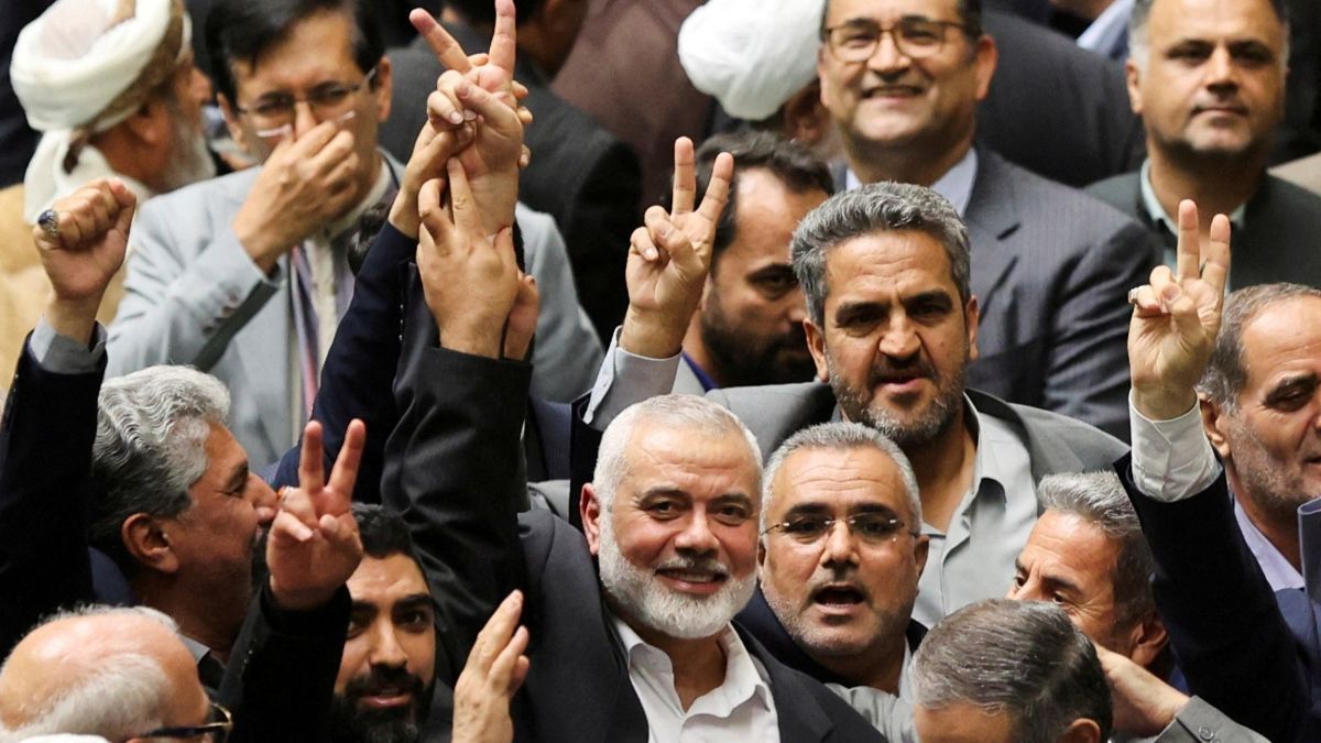 FOTO: Momen Terakhir Ismail Haniyeh Sebelum Tewas, Sempat Hadir di Pelantikan Presiden Iran