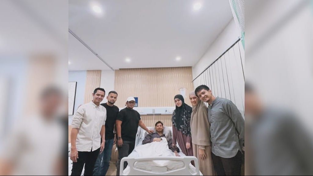 Potret Sonny Septian saat Dijenguk Rekan-rekan Seleb di Rumah Sakit, Ada Teuku Wisnu Hingga Dude Harlino