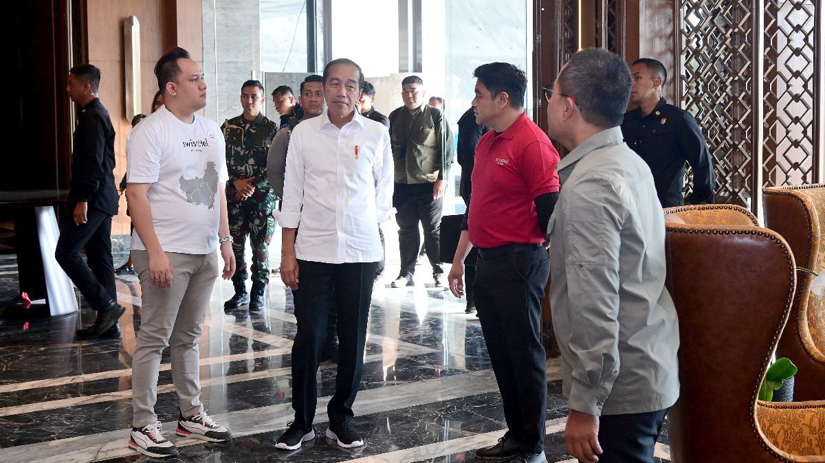 VIDEO: Cerita Jokowi 'Panas' Kepancing Pak Bas Kebut kebutan Jajal Motoran di Jalan Tol IKN