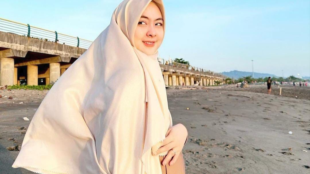 Makin Cantik Menawan, Potret Shindy Kakak Ria Ricis Pamer Baby Bump di Kehamilan Kedua - Aura Bumil Begitu Terpancar