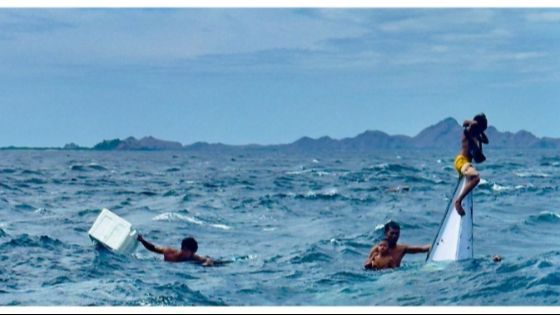 Tak Ada yang Mau Menolong, Aksi Heroik Ayah Lindungi 3 Anaknya Terombang-ambing di Laut Selama 2 Jam Ini Viral