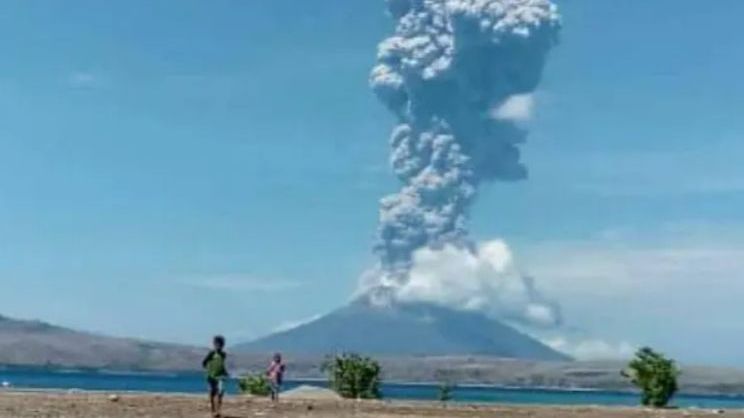 Sepanjang 2024, Gunung Semeru Erupsi Sebanyak 638 Kali