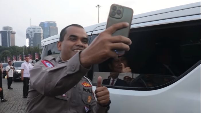 Sikap Prabowo Ketika Sudah Dalam Mobil Didatangi Seorang Polisi, Ternyata Minta Ini