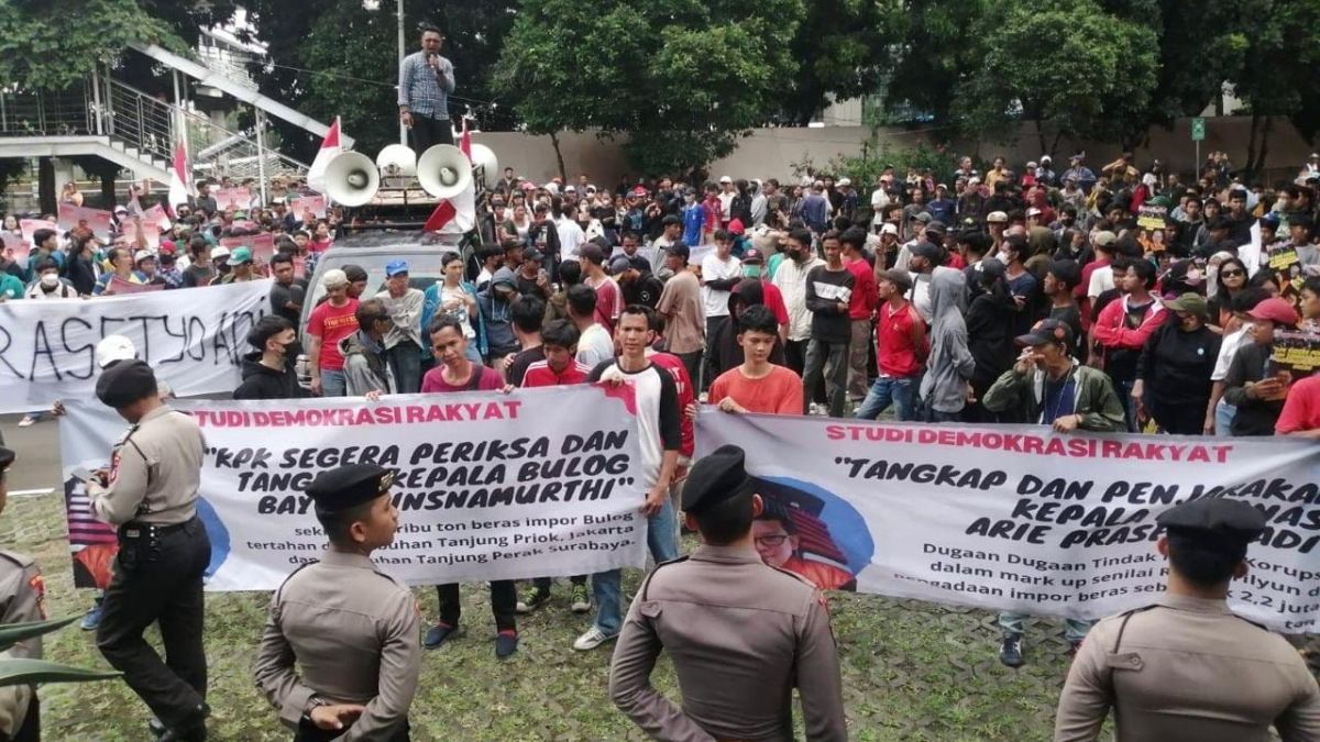 Ratusan Massa Unjuk Rasa Depan Gedung KPK Terkait Dugaan Selisih Harga Impor Beras