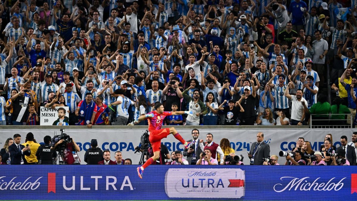 FOTO: Drama Argentina Tumbangkan Ekuador di Copa America 2024, Diwarnai Messi Gagal Penalti hingga Aksi Heroik Emi Martinez