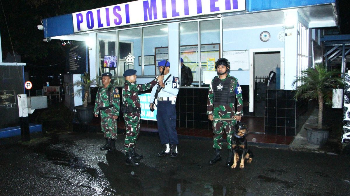 Pastikan Keamanan, Danlanud Husein Sastranegara Laksanakan Patroli Malam