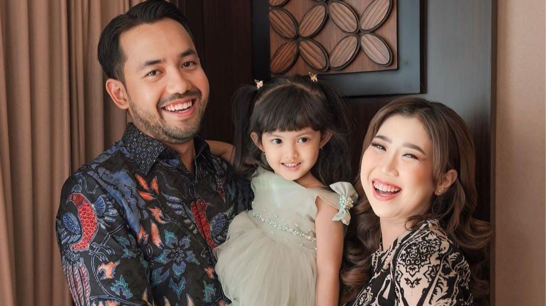 Makin Cantik & Menggemaskan, Potret Terbaru Aisya Putri Kiky Saputri yang Sebentar Lagi Berusia 4 Tahun