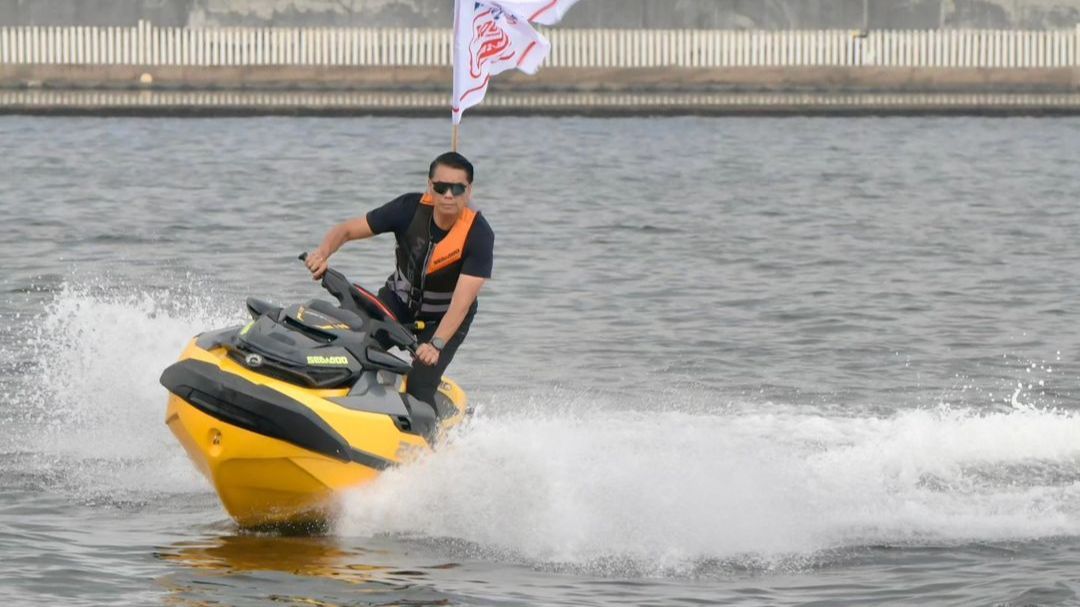 Potret Komjen Rudy 'Gajah' Main Jet Ski, Pesonanya Keren Bak Pemuda Usia 25 Tahun