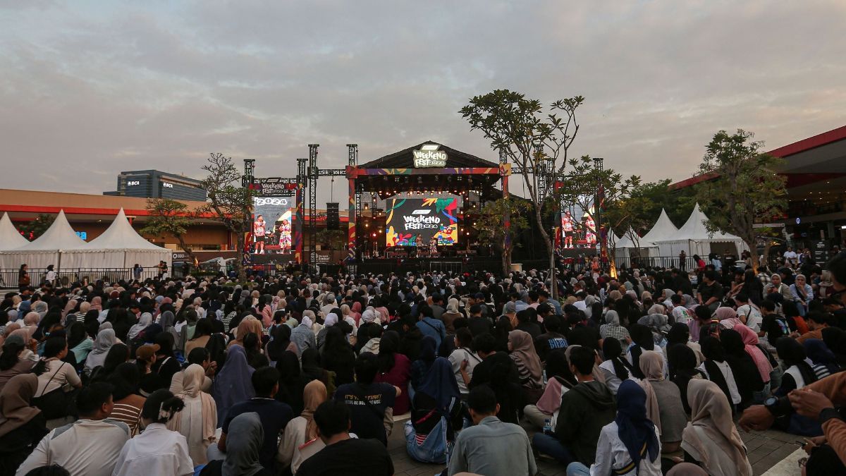 FOTO: Semarak Gelaran Pertamina Weekend Fest 2024 Dipadati Ribuan Pengunjung Muda Mudi