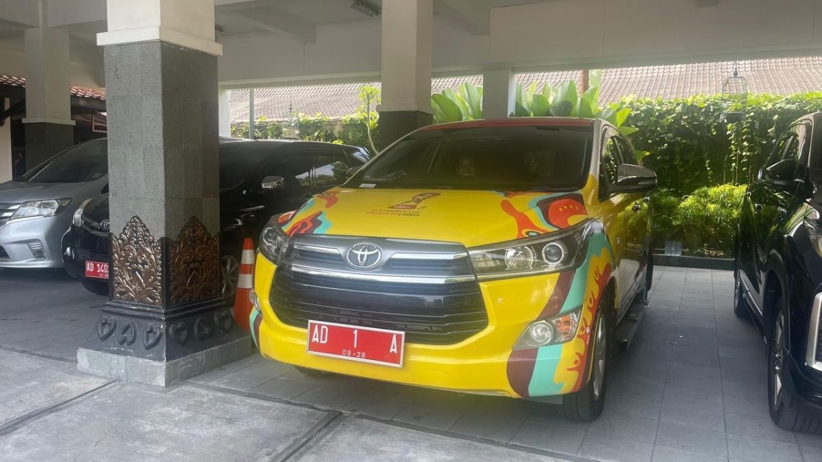 Usai Diparkir di Lokasi Festival Makanan Nonhalal, Mobil Dinas Gibran Nangkring di DPRD