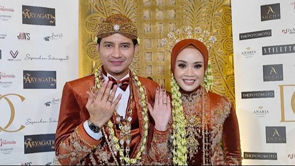 Kini Sudah Menjadi Pasangan Suami Istri, ini Potret Bahagia Chand Kelvin dan Dea Sahira di Momen Pernikahan