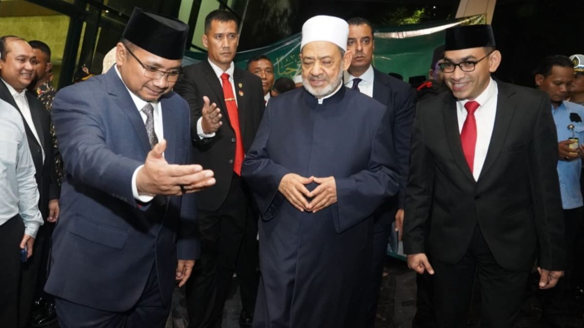 Grand Syekh Al Azhar Tiba di Indonesia, Disambut Hangat Menag Yaqut