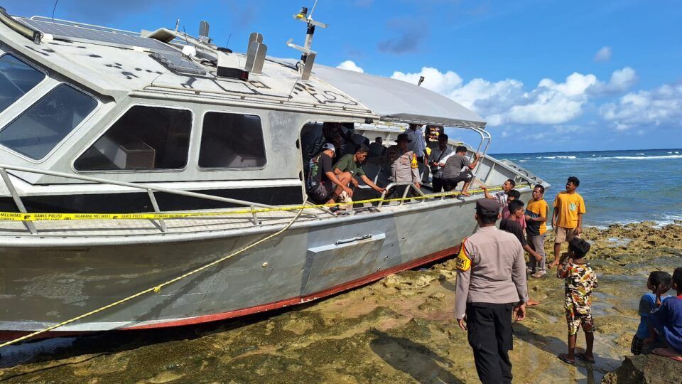 Ingin ke Australia, 44 Warga Bangladesh dan Myanmar Terdampar di Rote Ndao NTT