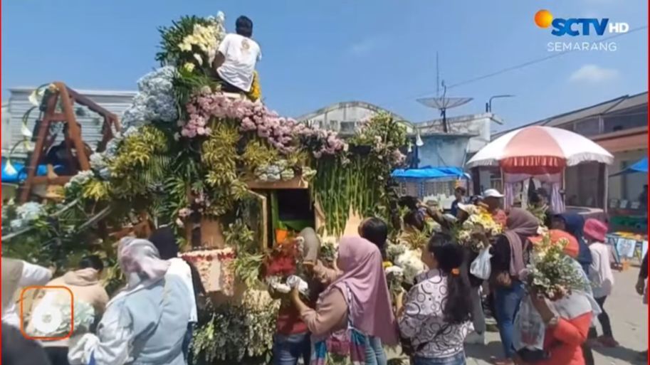 Semarak Festival Bunga Bandungan, Tradisi Budaya dan Bagi-Bagi Bunga Gratis Ala Masyarakat di Lereng Gunung Ungaran