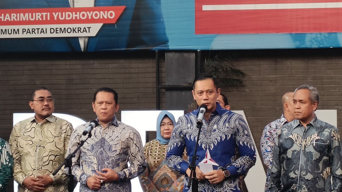 Menteri AHY Jalan-jalan Malam Mingguan Bareng Istri & Anak, Penampilan Aira Ramai jadi Sorotan