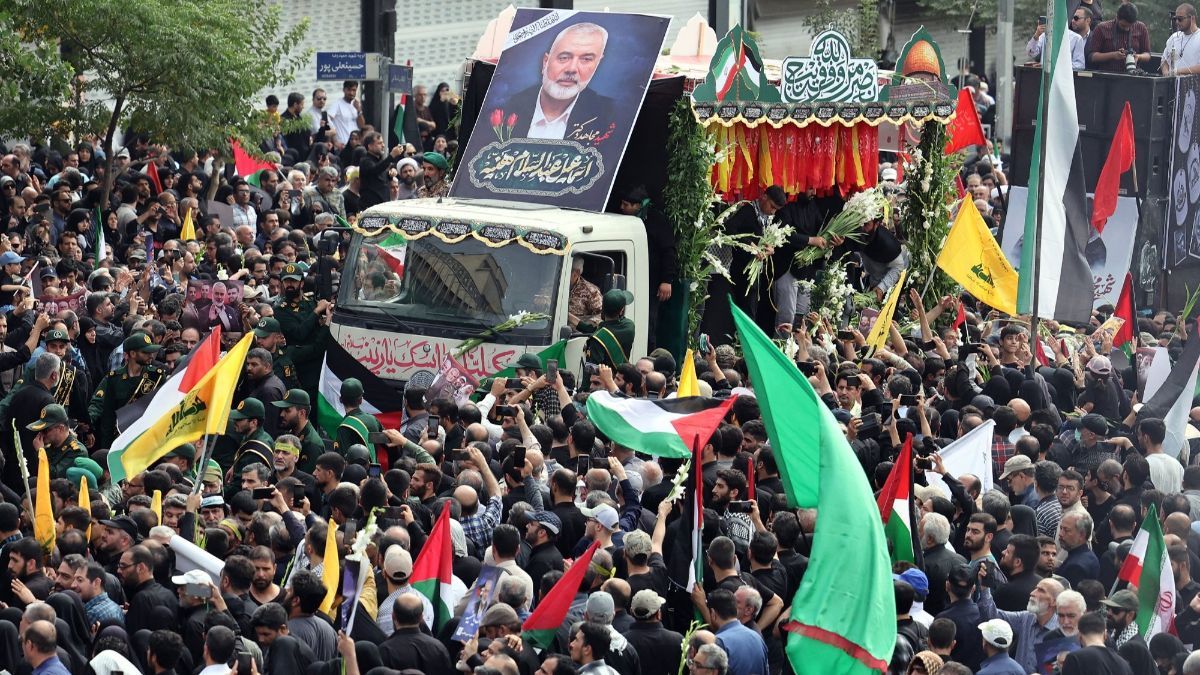 FOTO: Momen Pemakaman Pemimpin Hamas Ismail Haniyeh Diantar Ribuan Warga Iran