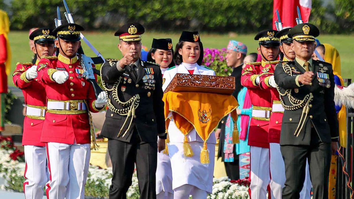 FOTO: Detik-Detik Bendera Merah Putih dan Naskah Proklamasi Tinggalkan Monas Menuju IKN