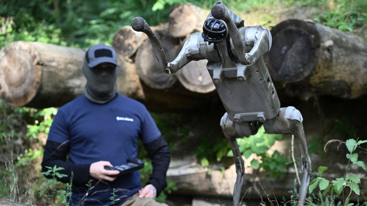 FOTO: Strategi Baru Perang Lawan Rusia, Ukraina Kerahkan Robot Anjing Canggih di Garis Terdepan