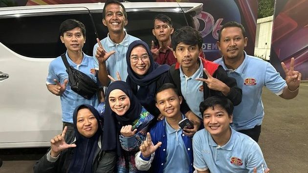 Punya Banyak Fans dari Berbagai Daerah di Indonesia, ini Foto-foto Kedekatan Lesti Kejora dengan Penggemarnya