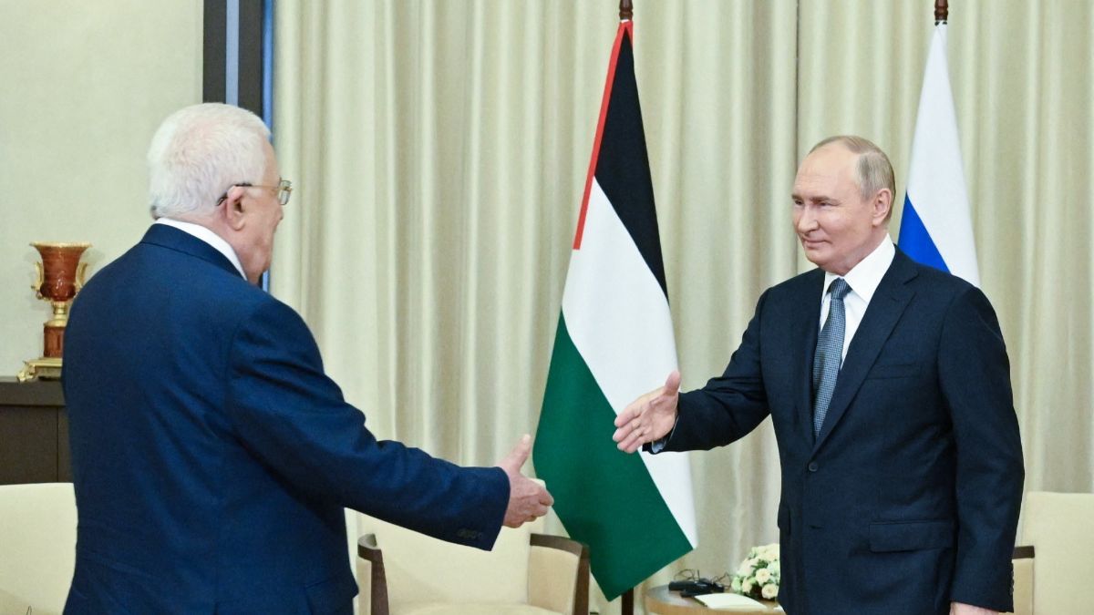 FOTO: Penuh Hangat, Ini Momen Putin Sambut Kunjungan Presiden Palestina