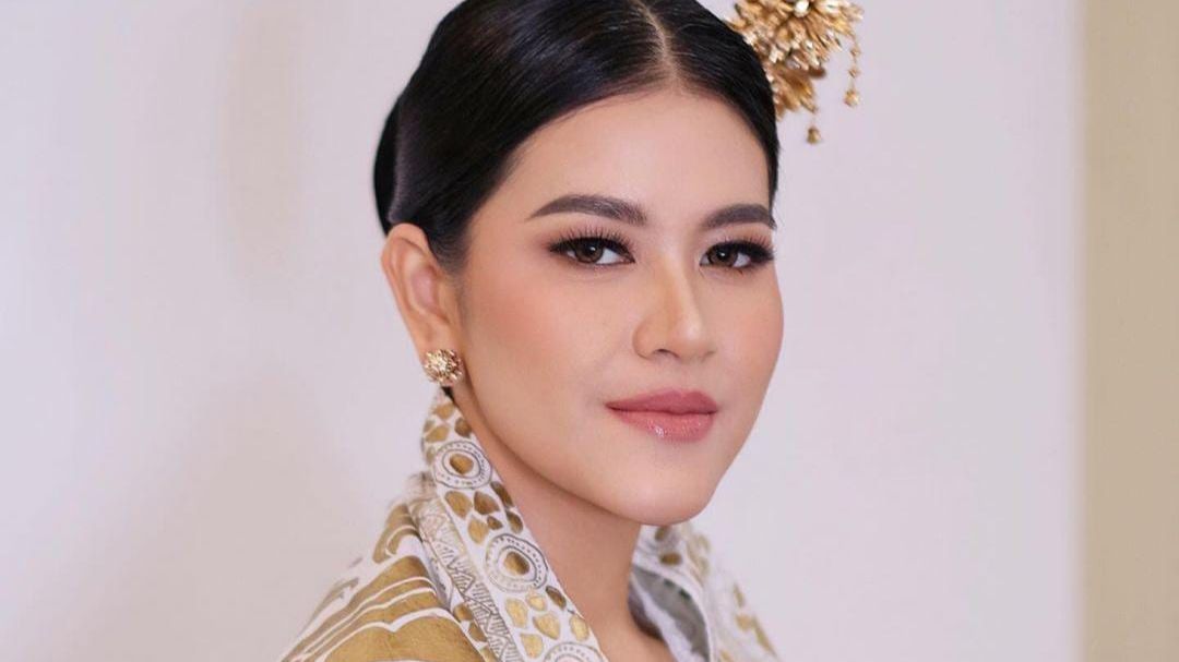 Cantiknya Kahiyang Ayu Pakai Dress & Aksesori Serba Emas, Aura Elegan dan Mewah Begitu Kuat