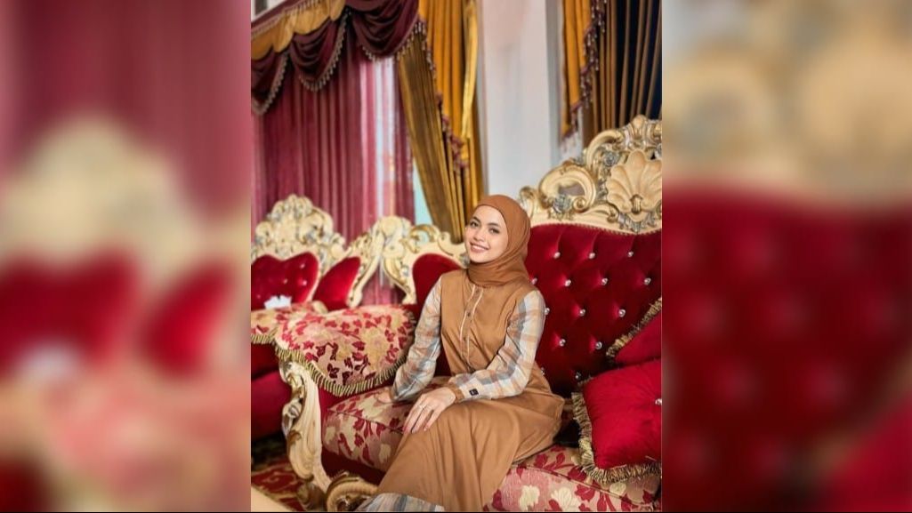 Potret Cantik Putri Isnari Tampil Mengenakan Busana Hijab, Kini jadi Menantu 'Crazy Rich' Kalimantan