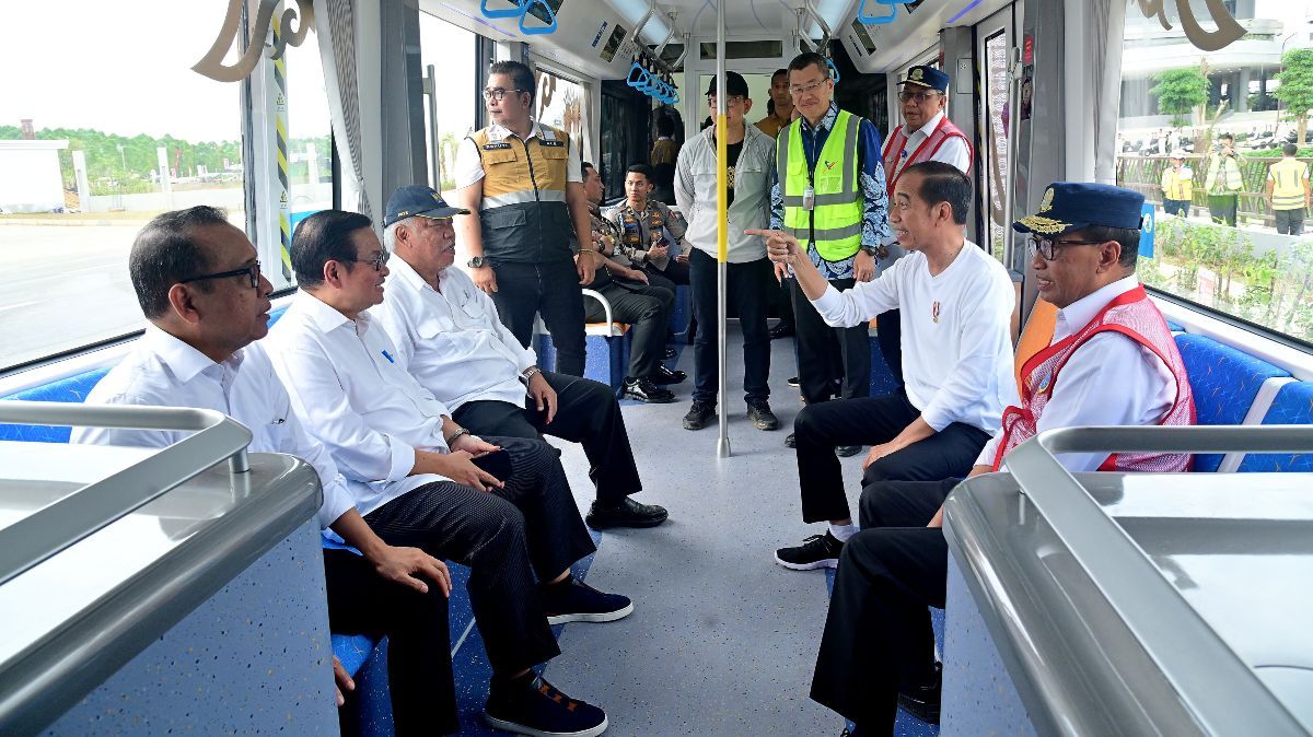 Jokowi Ungkap Bangun MRT, LRT dan Kereta Cepat Rugi