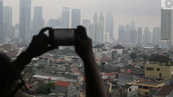 Menyikapi Masalah Kualitas Udara Buruk di Jakarta, Luhut Mengusulkan Peningkatan Penggunaan Kendaraan Listrik