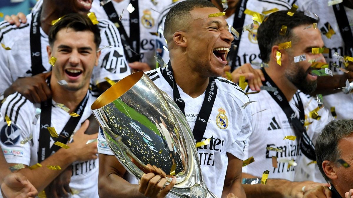 FOTO: Debut Gemilang Kylian Mbappe di Real Madrid Sukses Cetak Gol dan Angkat Trofi Juara Piala Super Eropa 2024