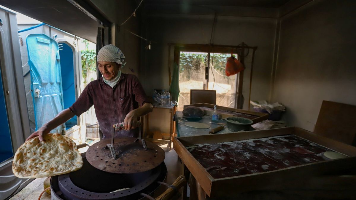 FOTO: Potret Kondisi Pencari Suaka yang Masih Bertahan di Kalideres Jalani Usaha Roti hingga Jadi Tukang Cukur