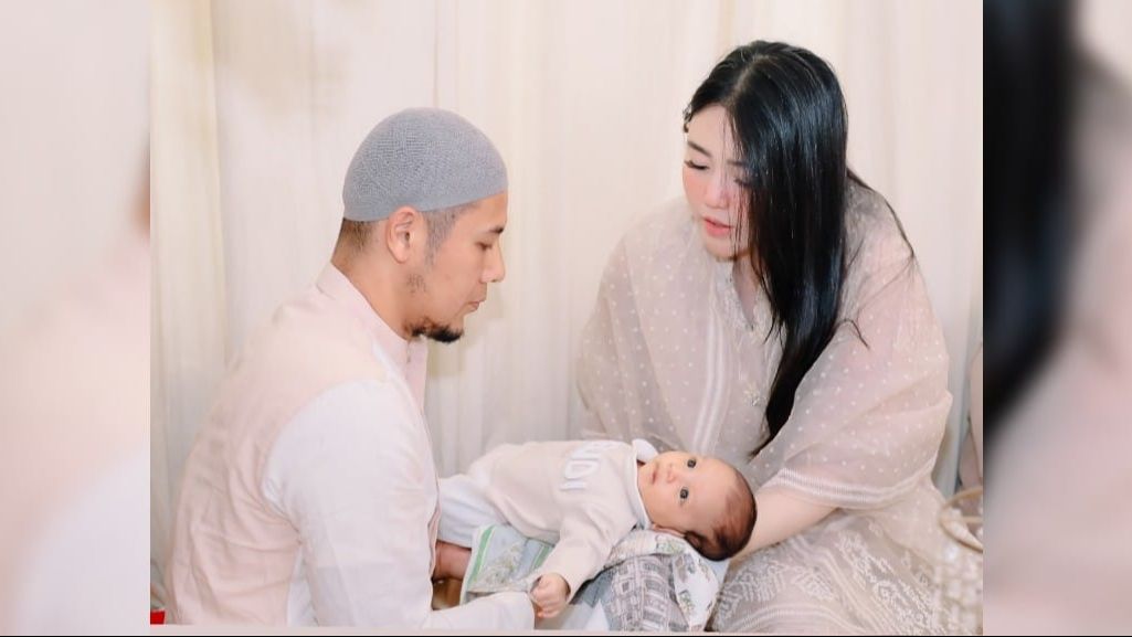 Potret Akikah Baby Agham Anak Via Vallen, Paras Cute Sang Anak Bikin Salfok