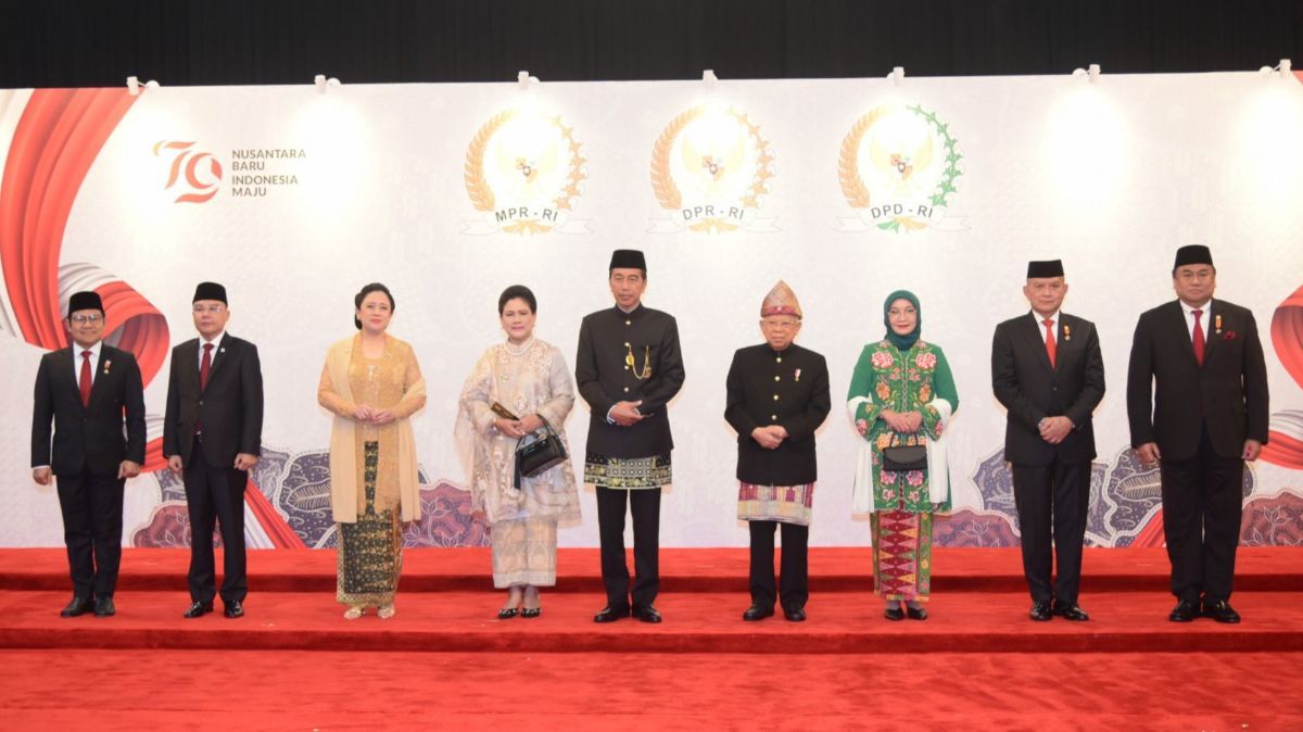 FOTO: Gaya Presiden Jokowi Berbusana Adat Betawi di Sidang Tahunan MPR