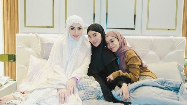 Fakta-fakta Celine Evangelista yang Telah Menjadi Mualaf, Hadiri Acara Kajian Hingga Didampingi Ummi Pipik untuk Belajar Tentang Islam