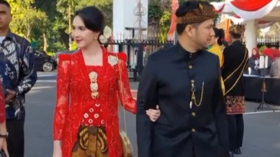 Tampil Cantik, 7 Foto Arumi Bachsin Saat Ikut Upacara HUT RI di Surabaya Ketika Mendampingi Sang Suami