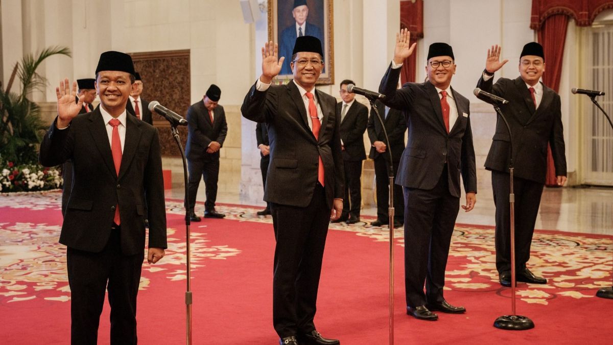 FOTO: Detik-Detik Presiden Jokowi Melantik Bahlil Lahadalia hingga Rosan Roeslani Jadi Menteri Baru di Istana Negara