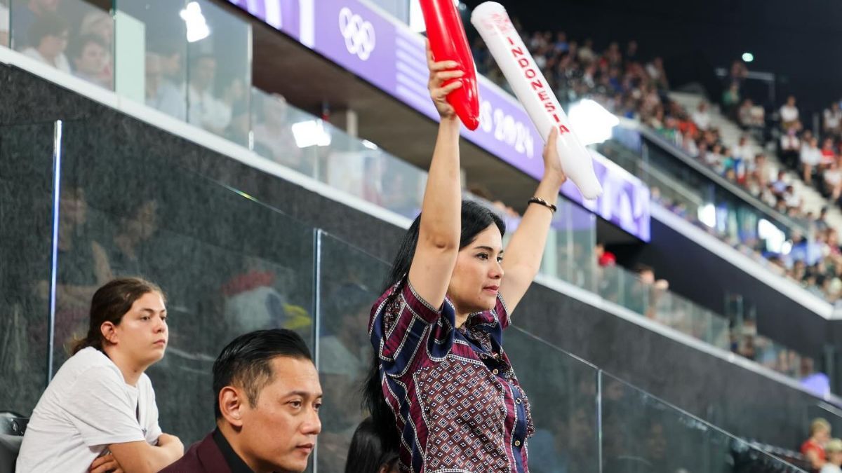 8 Potret Annisa Pohan Beri Dukungan untuk Atlet Indonesia yang Bertanding di Olimpiade Paris, Penampilannya Bikin Salfok