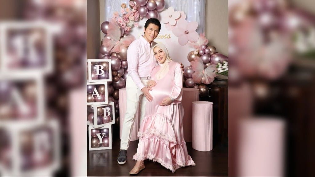 Potret Syahrini Bagikan Foto Bayi Perempuannya yang Baru Lahir: Welcome To The World Our Precious Princess 'R'