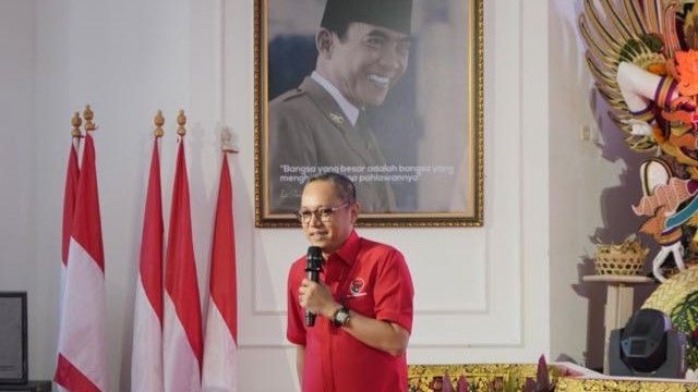 VIDEO: Deddy Sitorus PDIP Nilai Jokowi Minta Maaf Ke Rakyat Sandiwara 