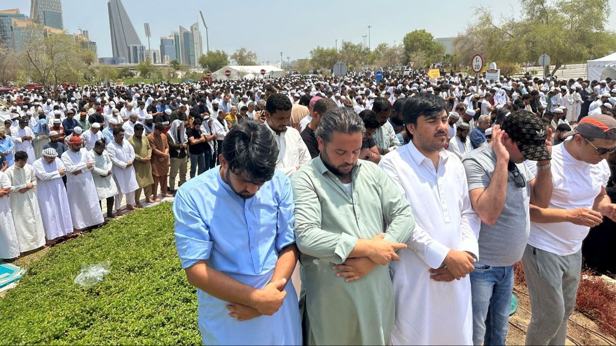 FOTO: Umat Muslim Qatar Salat Jenazah Pemimpin Hamas Ismail Haniyeh di Masjid Imam Muhammad bin Abdul Wahhab