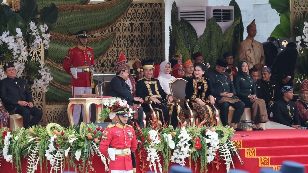 Lipstik Ungu Ibu Negara Iriana Jokowi Bikin Salfok